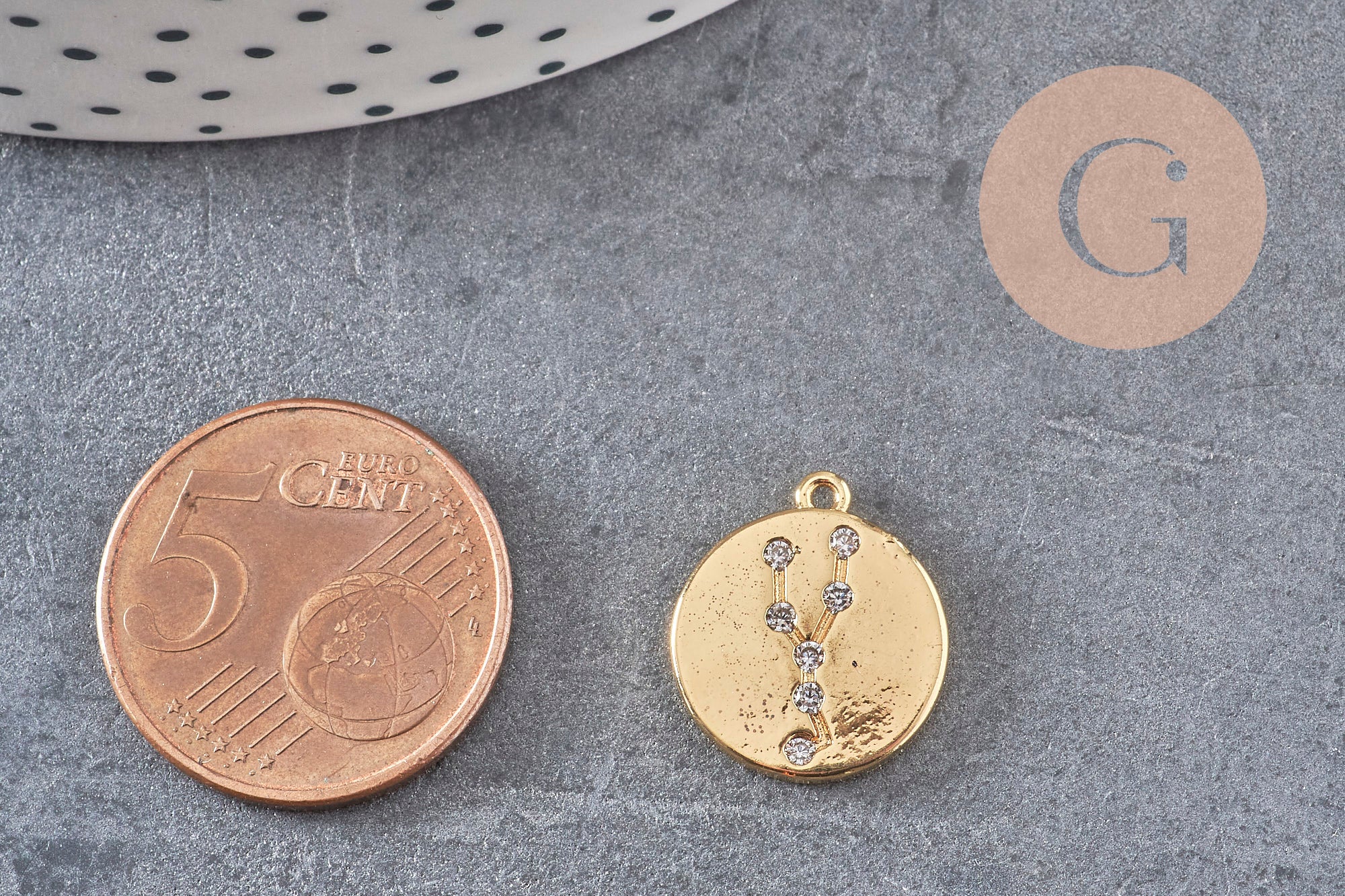 Pendentif médaille ronde Taureau laiton doré 18K, un pendentif doré astrologique création bijoux sans nickel,16mm, x1 (G4924)