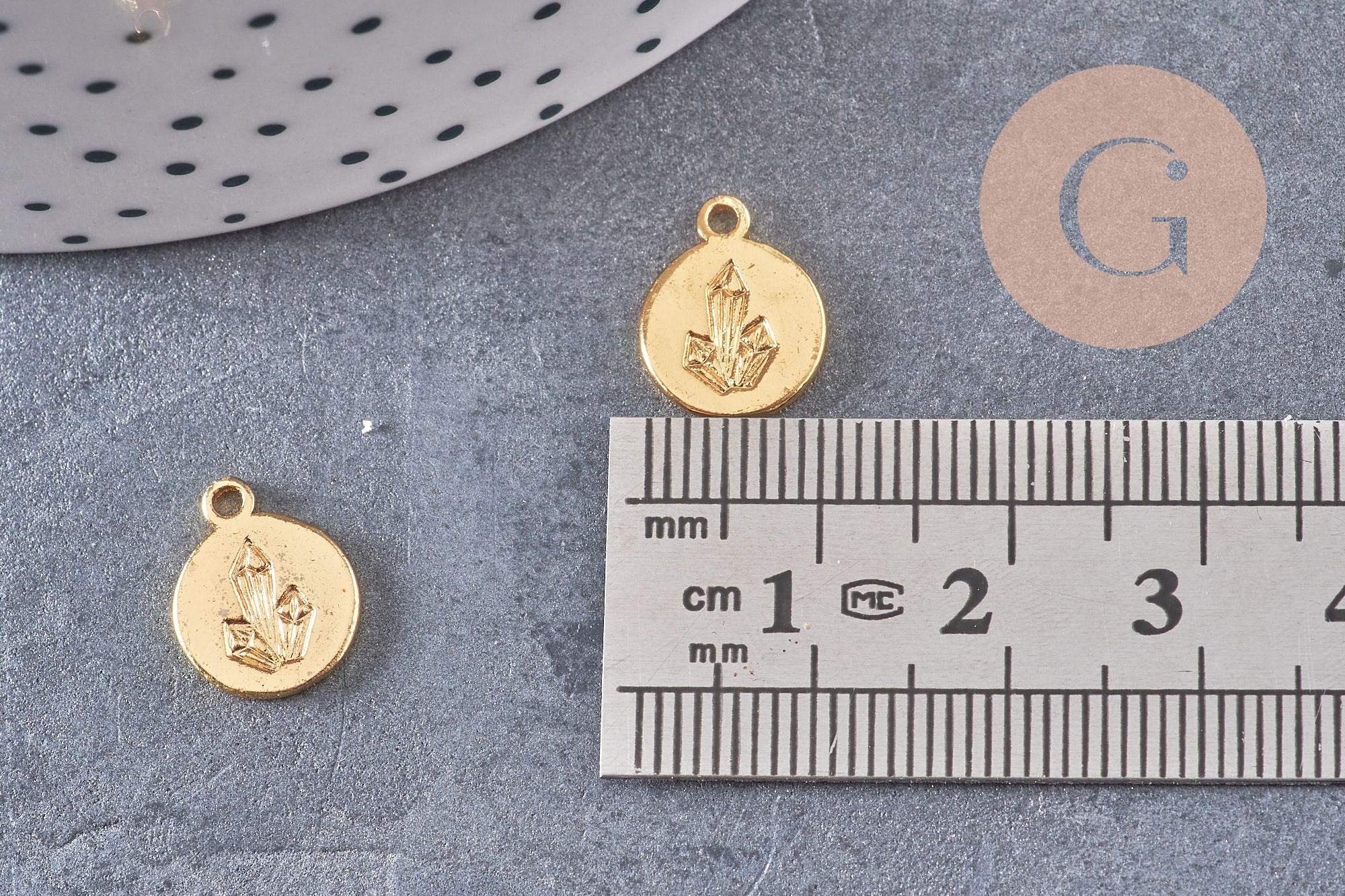 Pendentif médaille ronde laiton doré diamant gem, une médaille dorée ronde pour création de bijoux,12.5mm, x1 (G3564)