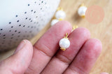 Pendentif perle verre blanc nacré calotte dorée 14x8mm, x10 (G7136)