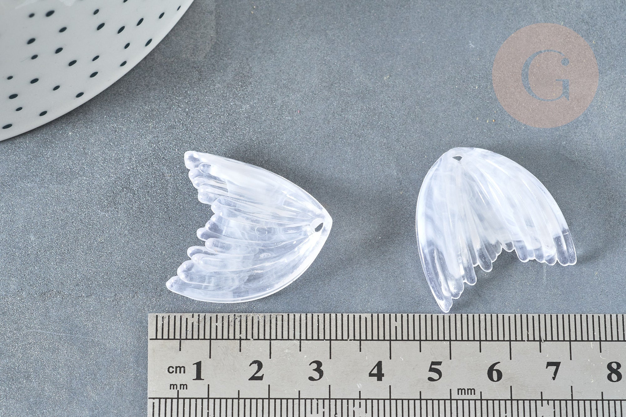 Pendentif queue de poisson acrylique blanc transparent 27mm, x2 (G7281)