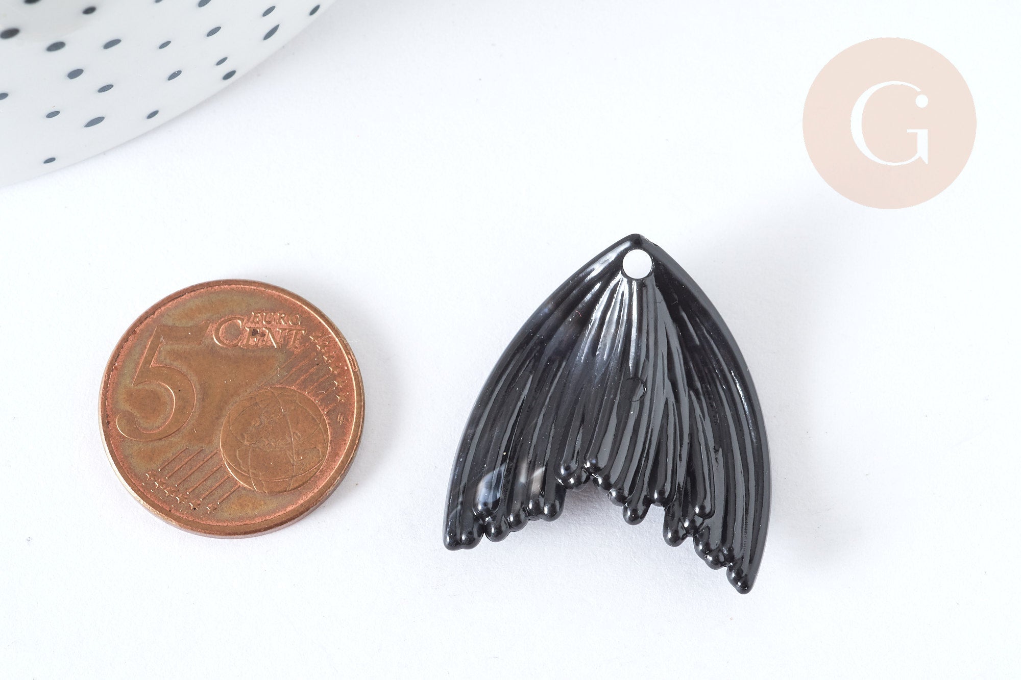 Pendentif queue de poisson acrylique noir 27mm, création bijoux plastique, x2 (G7279)