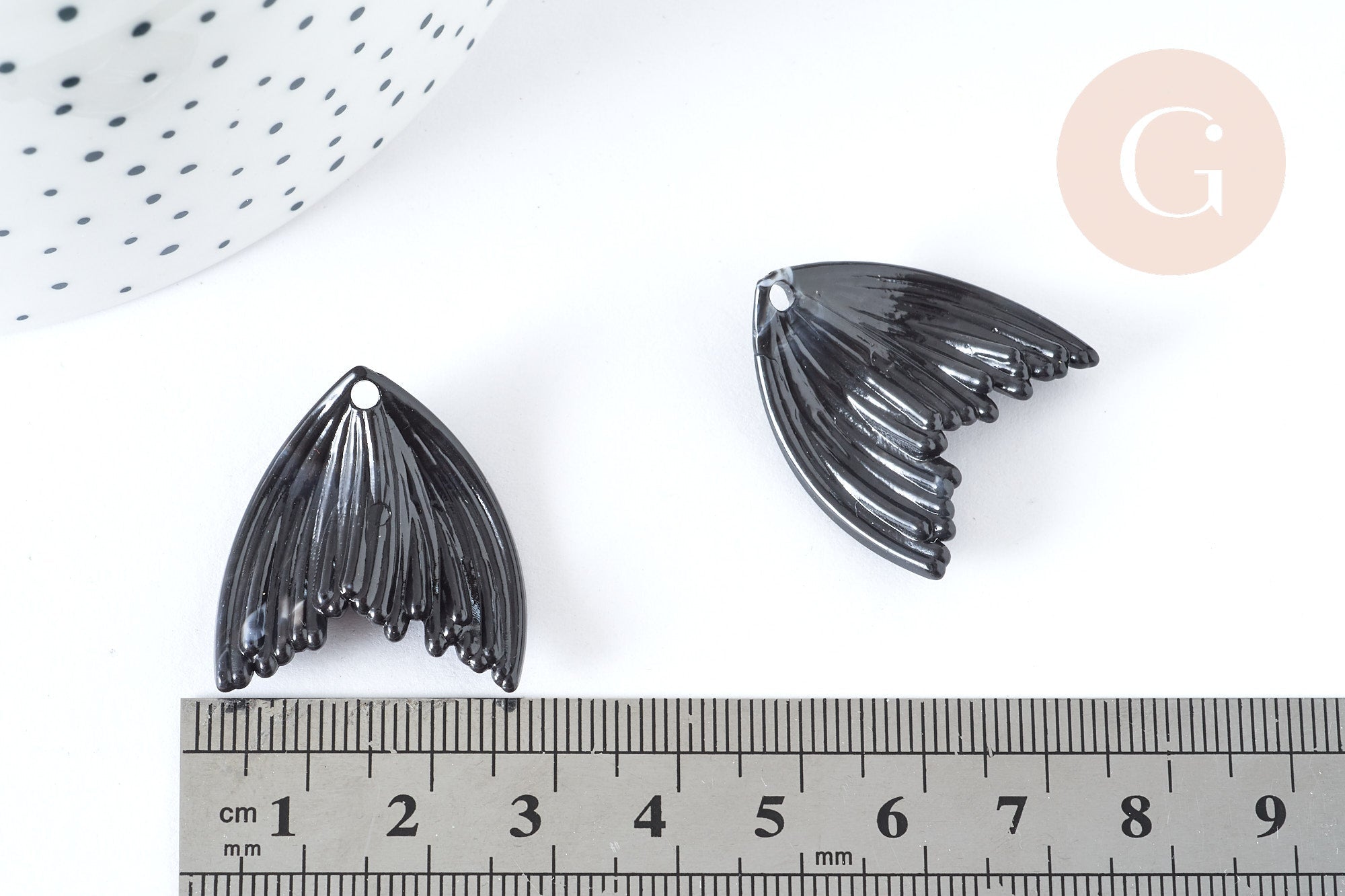 Pendentif queue de poisson acrylique noir 27mm, création bijoux plastique, x2 (G7279)
