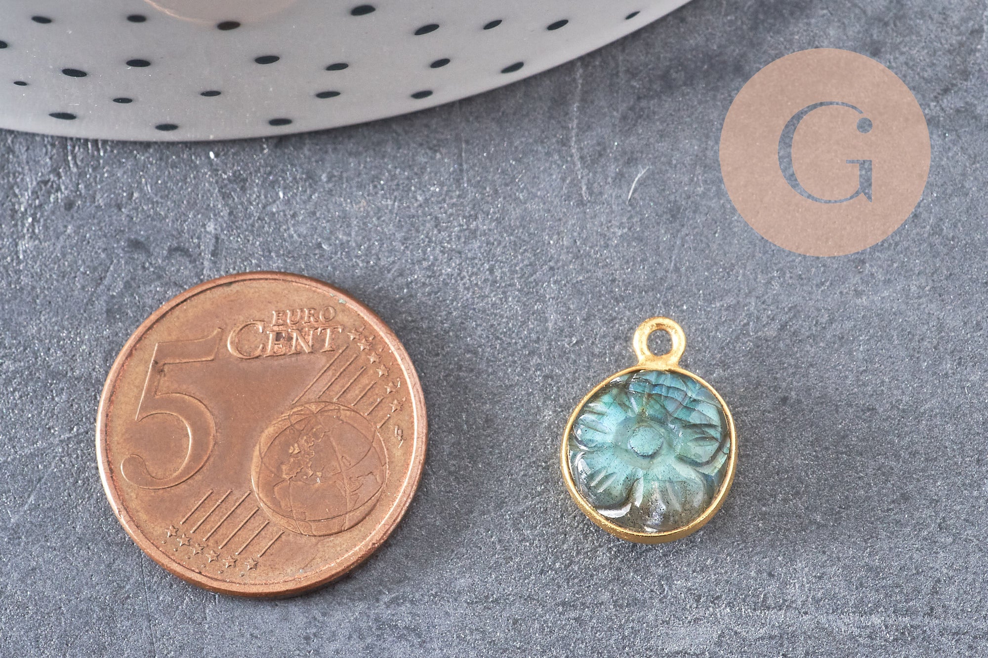 Pendentif rond labradorite naturelle sculptée argent 925 doré 18K 13mm, x1 (G10842)