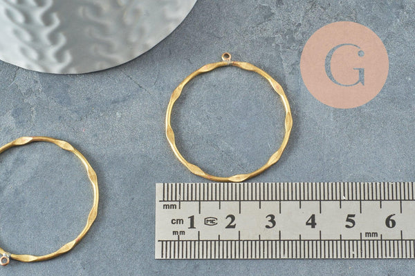 Pendentif rond laiton brut torsadé, Une breloque laiton brut pour créations bijoux laiton,24mm, X2 (G3212)