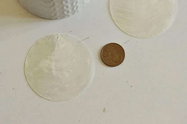 Pendentif rond nacre blanche, pendentif coquillage, coquillage blanc,nacre,coquillage naturel,création bijoux,60mm, x1 G0094