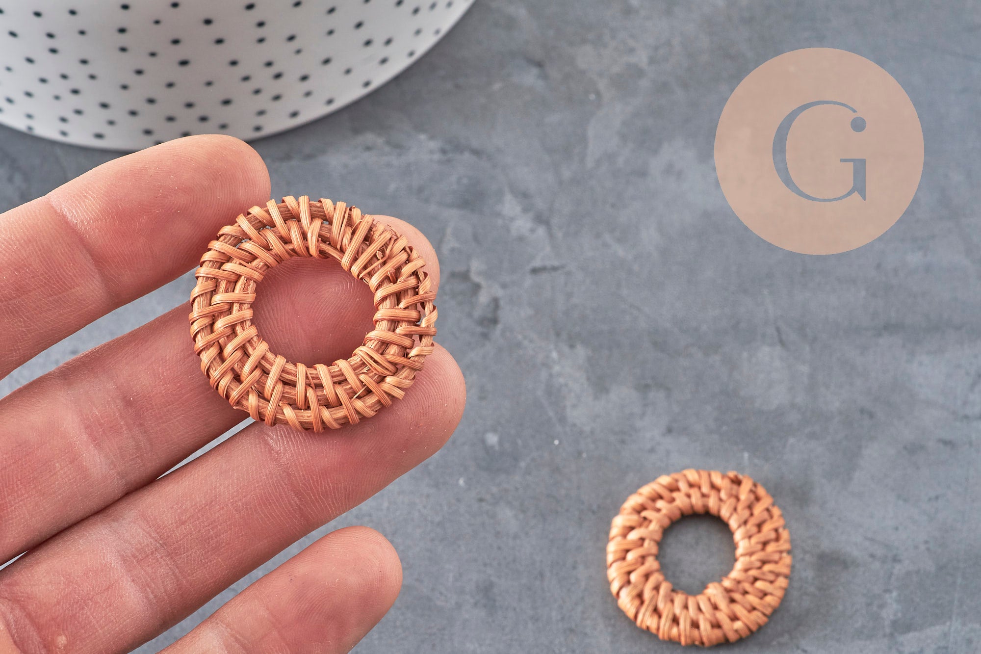 Colgante redondo de mimbre trenzado natural, cuenta de madera, cuenta de mimbre, creación de joyas, cuentas geométricas, 28-34mm, x2 G2951