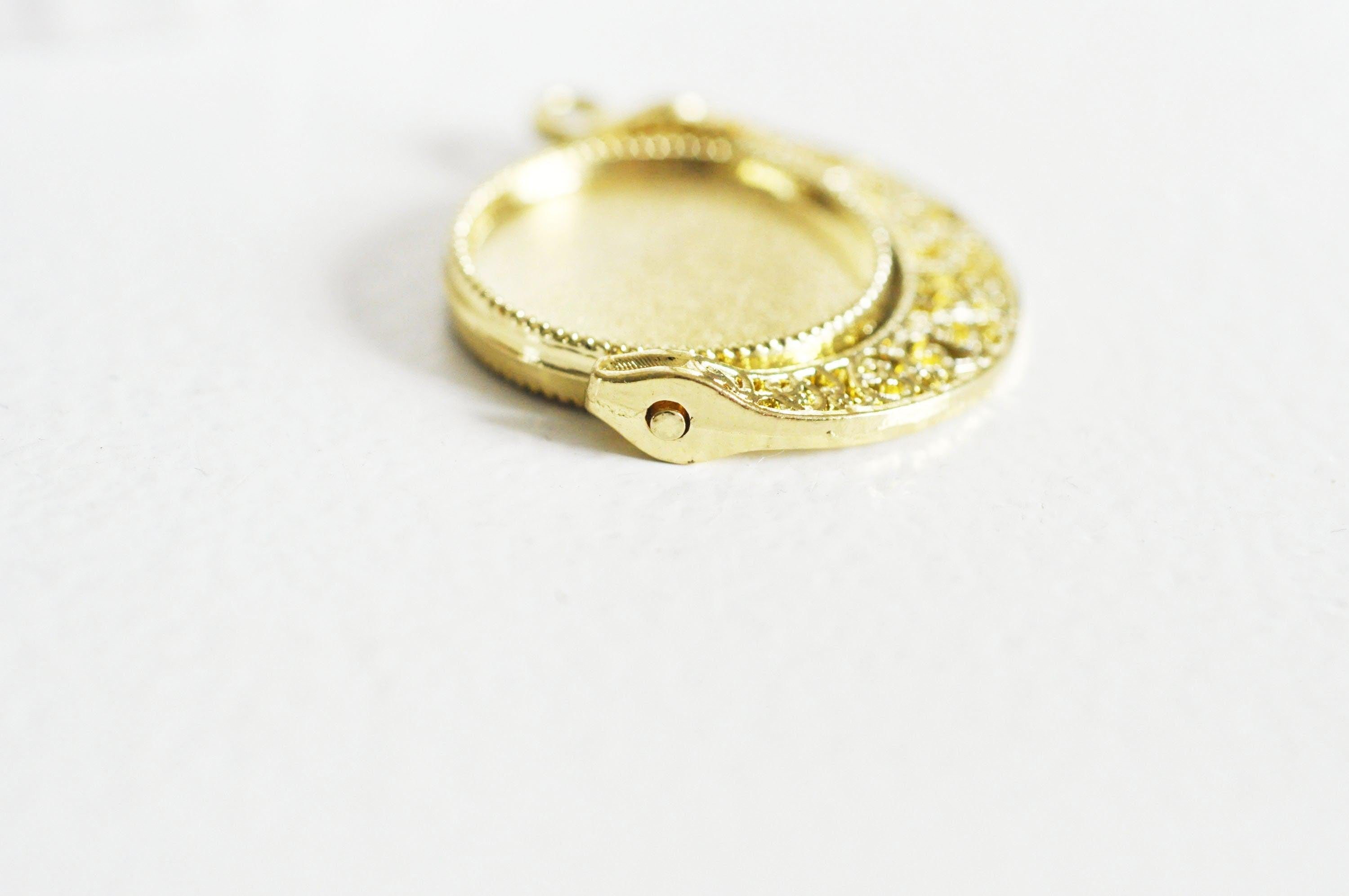 Pendentif rotatif lune pour cabochon zamac doré 30.5mm, bijou mobile création , x1 (G5323)