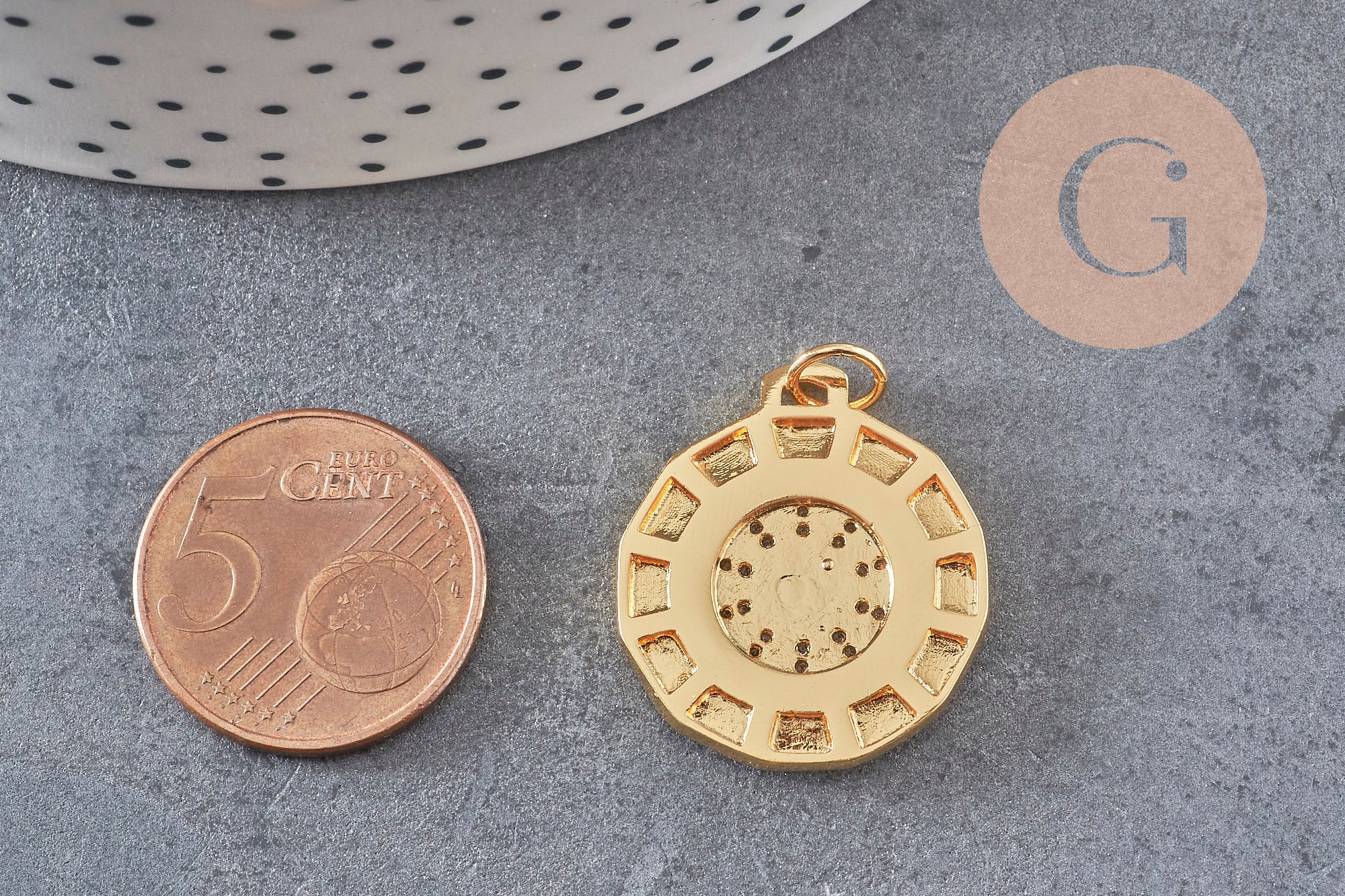 Pendentif soleil zodiaque doré 18K et zircons 21mm, x1 (G4063)