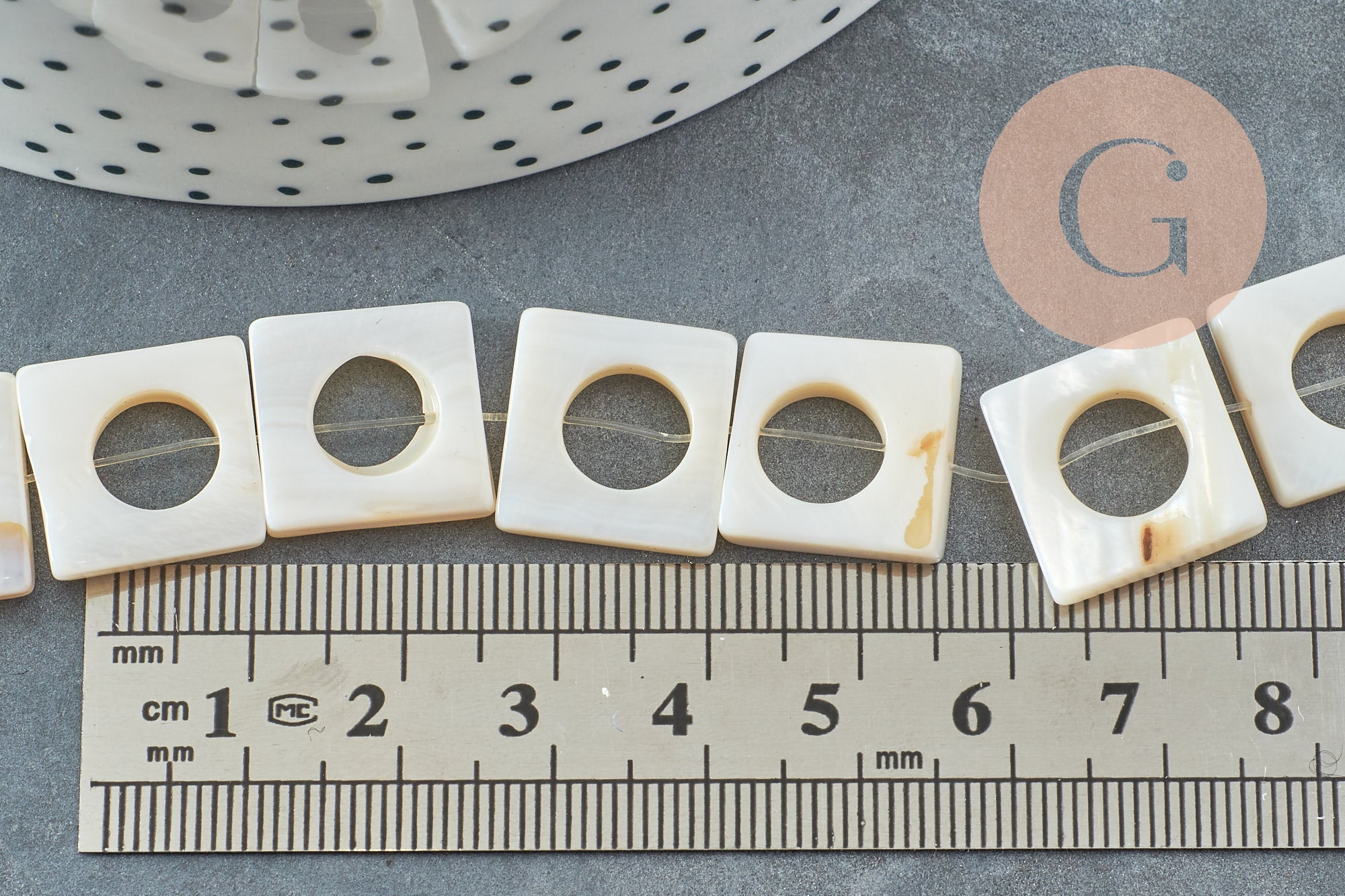 Perle carrée nacre blanche naturelle, coquillage blanc, 16mm,le fil de 40cm, x1 (G3874)