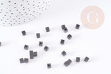 Perle cube hématite de synthèse grise 3mm, fil de 39cm, x1 (G9078)