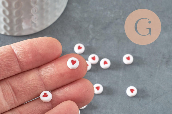 Perle disque coeur rouge plastique blanc 7mm, x10 grammes (G1786)