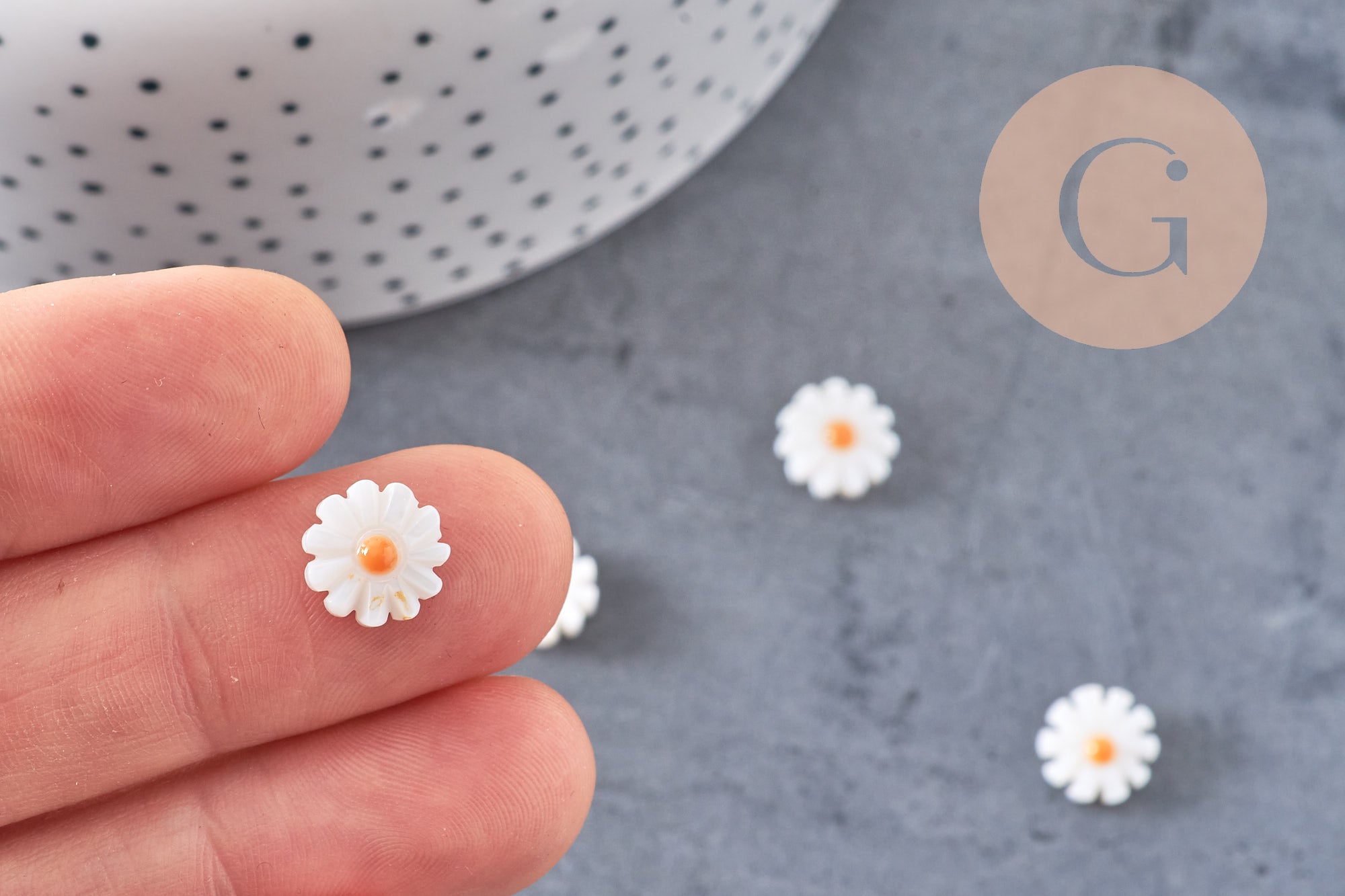 Perle fleur marguerite nacre naturelle 13mm, x1 (G4004)