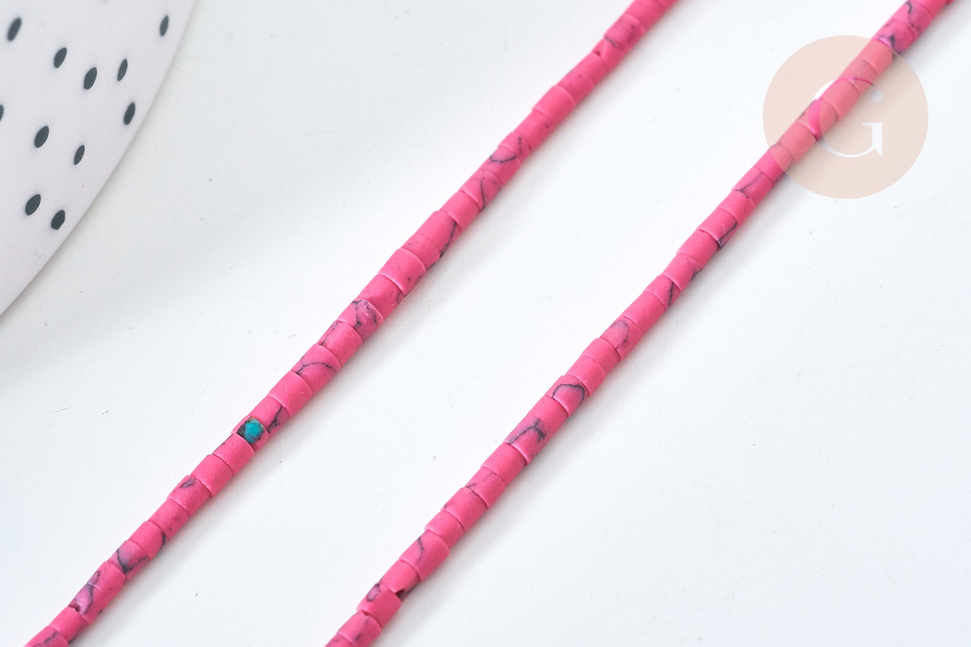 Perle heishi howlite naturelle rose 1mm, pierre naturelle, turquoise naturelle, perle en pierre, fil de 30cm, x1 (G7262)