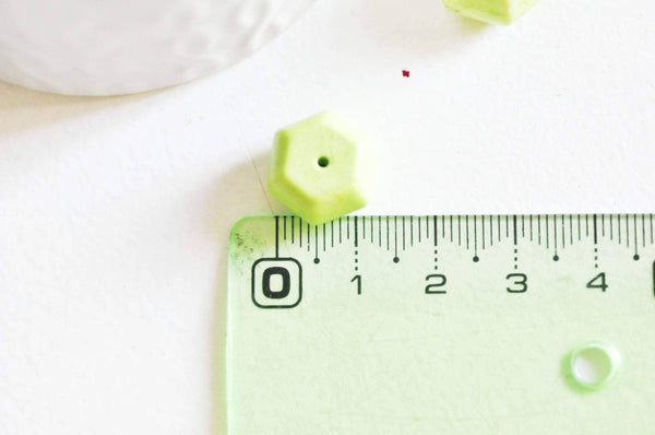 Perle hexagone howlite naturelle verte 15mm, création bijoux pierre, x 5 G4166