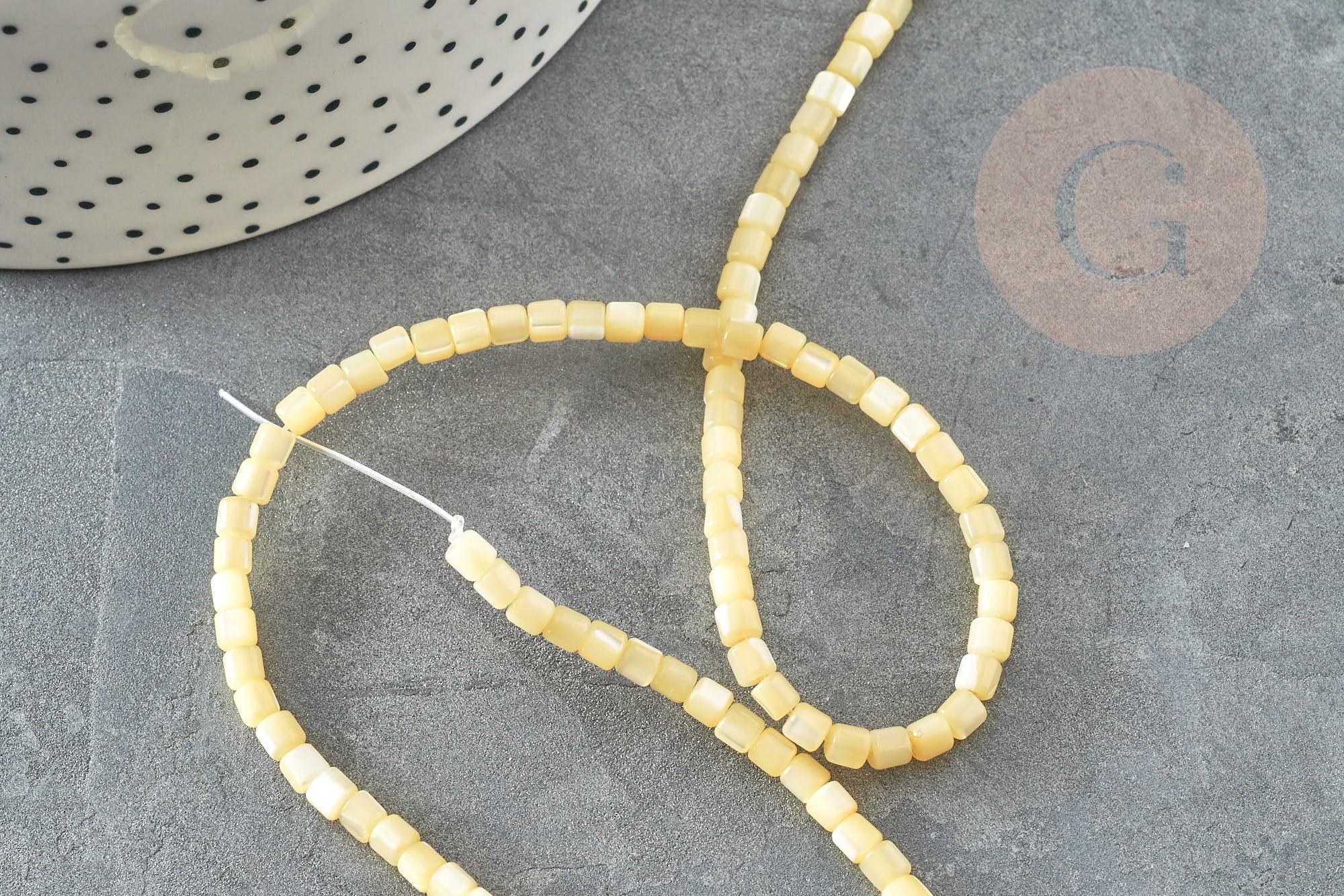 Perle nacre naturelle heishi jaune pastel ,perle coquillage,4x4mm, fil de 20cm, x1 (G9241)