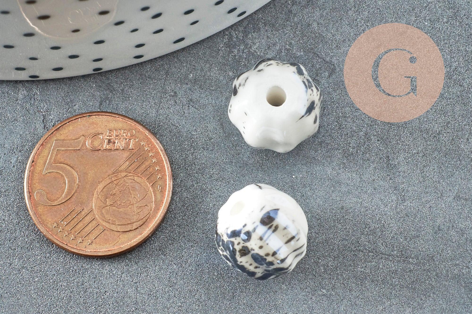 Perle porcelaine blanche taches noires 13mm, perle striées,perle céramique blanche, x10 (G9446)