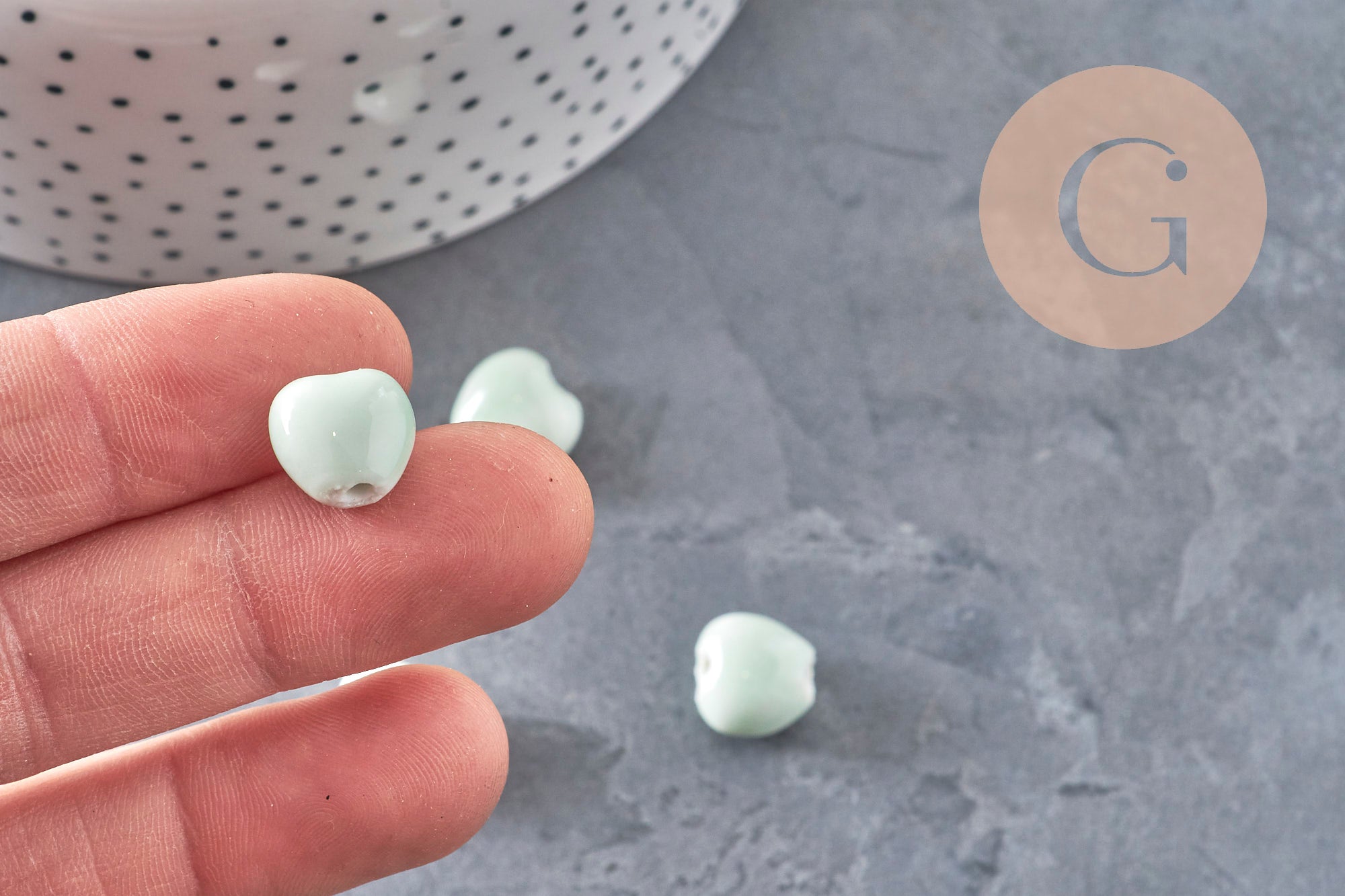 Perle porcelaine verte coeur, perle céramique géométrique pour fabrication bijoux en céramique verte,11.5mm x10 (G3785)