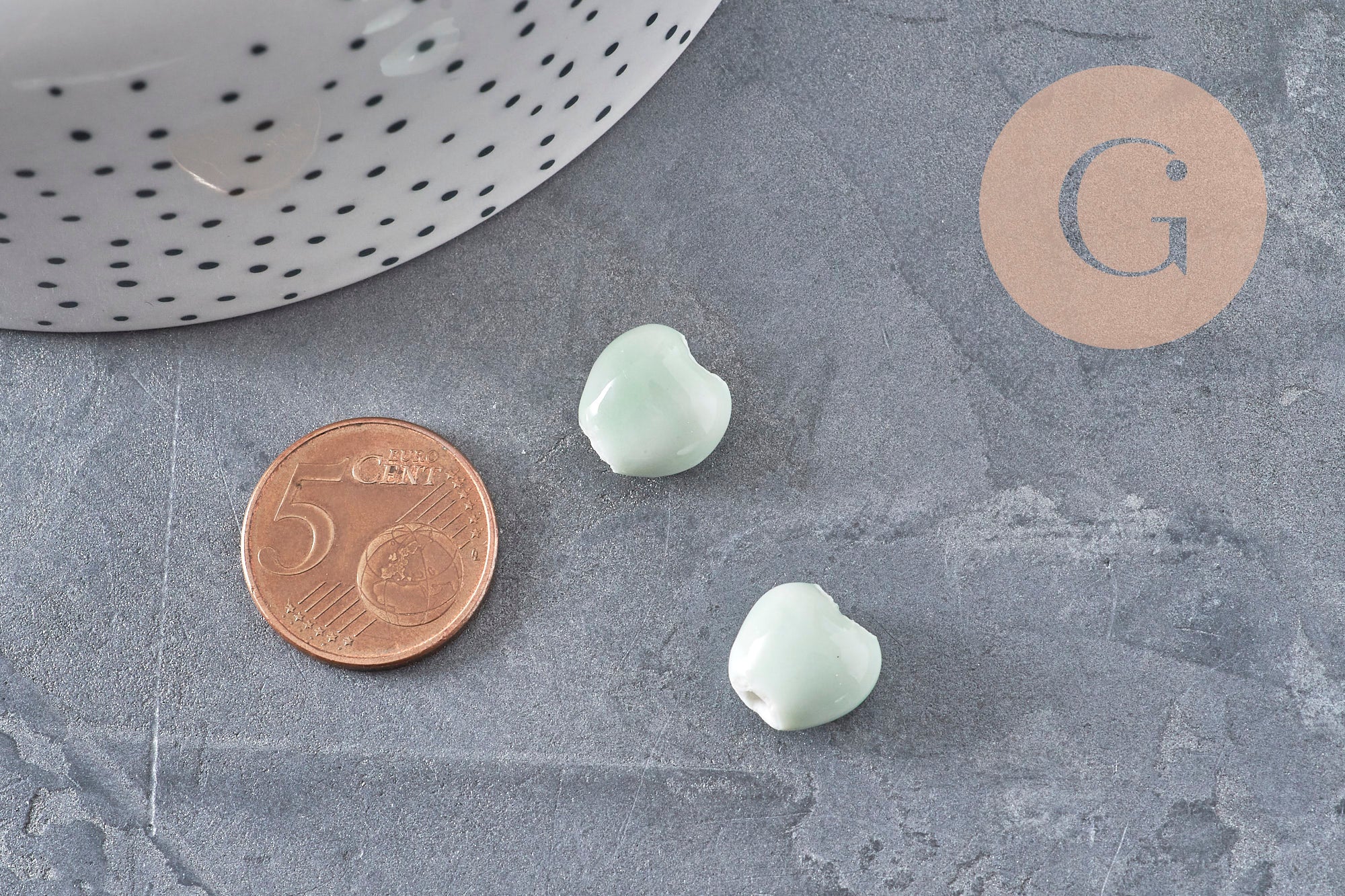 Perle porcelaine verte coeur, perle céramique géométrique pour fabrication bijoux en céramique verte,11.5mm x10 (G3785)