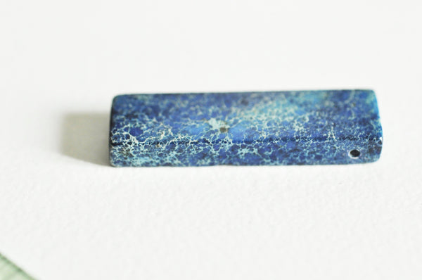 Perle rectangulaire regalite bleue teintée naturelle pour creation de bijoux en pierre naturelle, X2 (G3440)