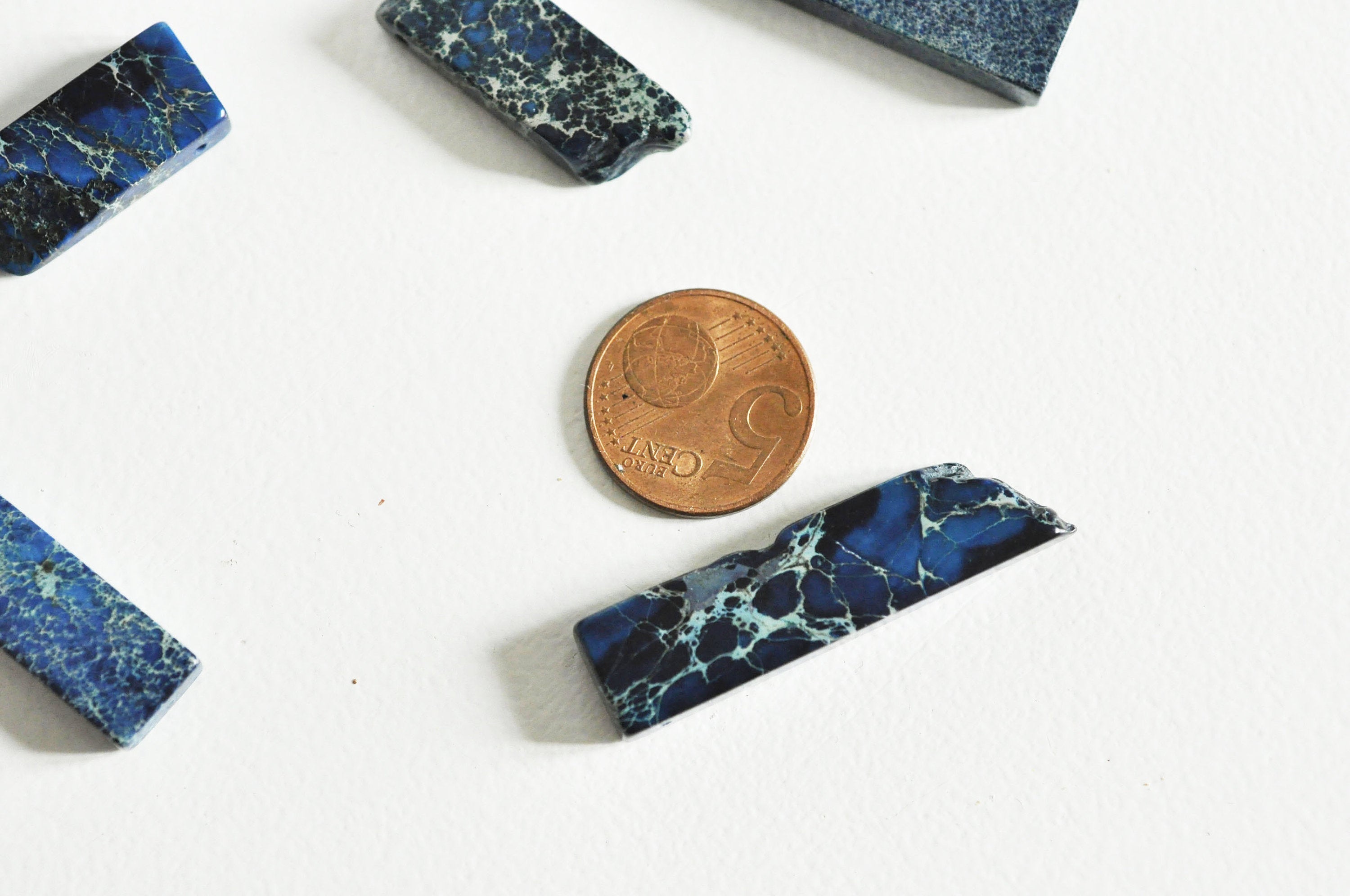Perle rectangulaire regalite bleue teintée naturelle pour creation de bijoux en pierre naturelle, X2 (G3440)