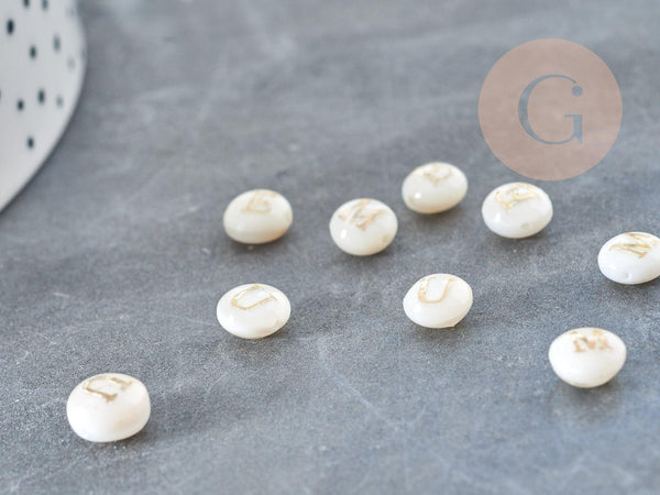 Perle ronde nacre blanche lettre dorée 6x4mm, nacre et coquillage, x1 (G9063)