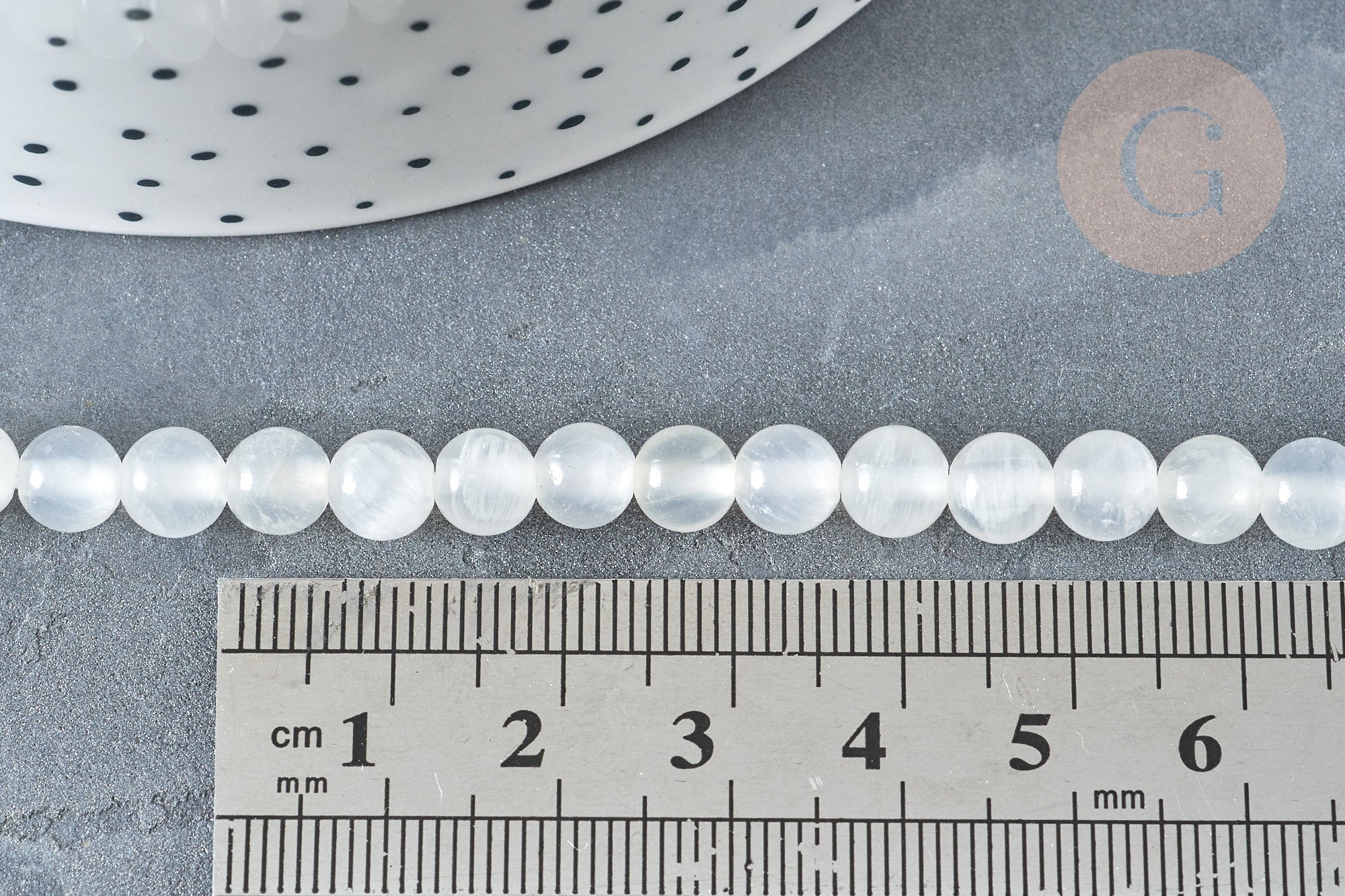 Perle ronde selenite blanche naturelle 6mm, x1 fil de 40cm (G7331)