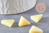 Perle triangle jade jaune ,pierre naturelle, une fourniture en jade jaune naturel,15x10mm, X5 (G3526)