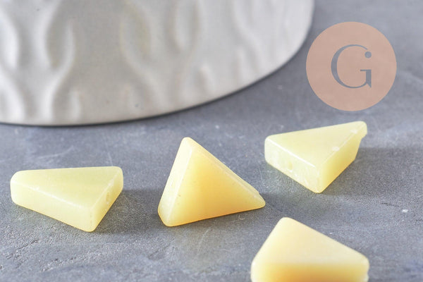Perle triangle jade jaune ,pierre naturelle, une fourniture en jade jaune naturel,15x10mm, X5 (G3526)