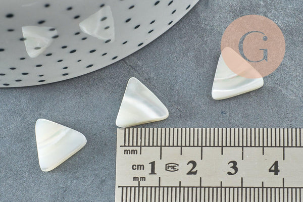 Perle triangle nacre blanche naturelle ,pendentif triangle nacre, bijou nacre 12mm, x10 (G2186)