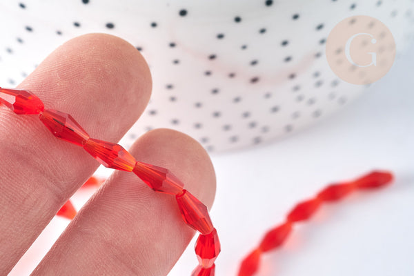 Perles Losanges verre facetté rouge transparent 8x4mm, perle cristal pour création bijoux, x1 fil de 58.4cm (G7343)