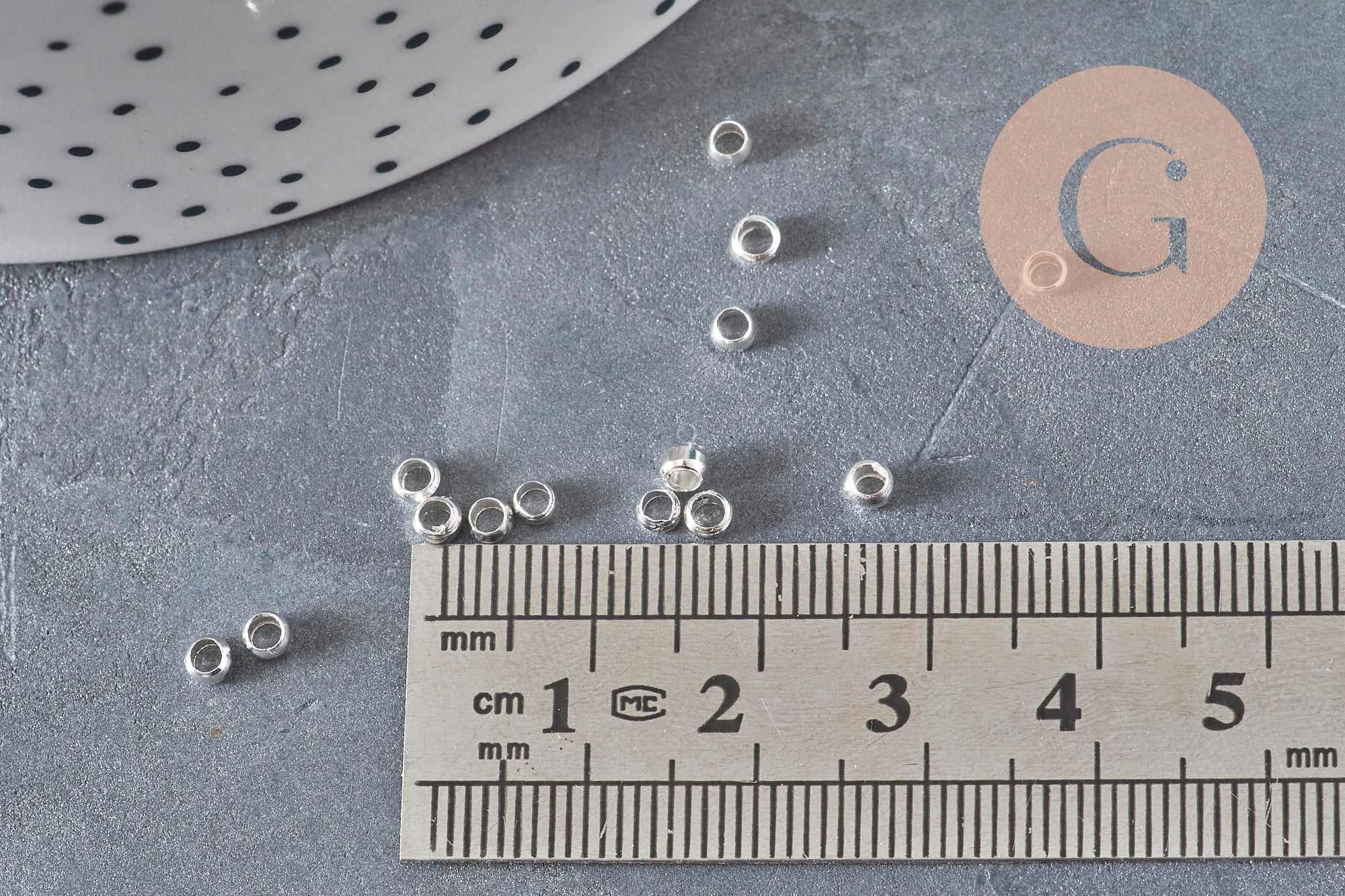 Cuentas aplastables de latón plateado 3x2mm, x2 Gramos (G11269)