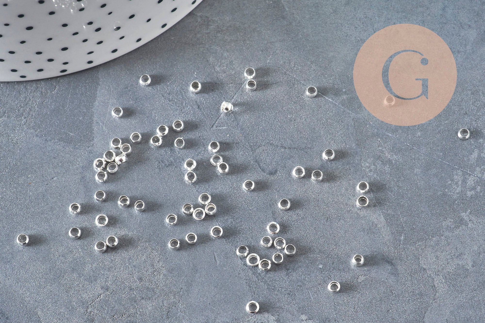 Cuentas aplastables de latón plateado 3x2mm, x2 Gramos (G11269)