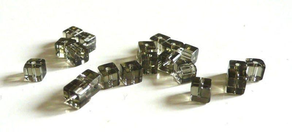 Perles carrées grises, fourniture créative, perles verre tchèque, perles verre gris,4mm, x50 (G2195)