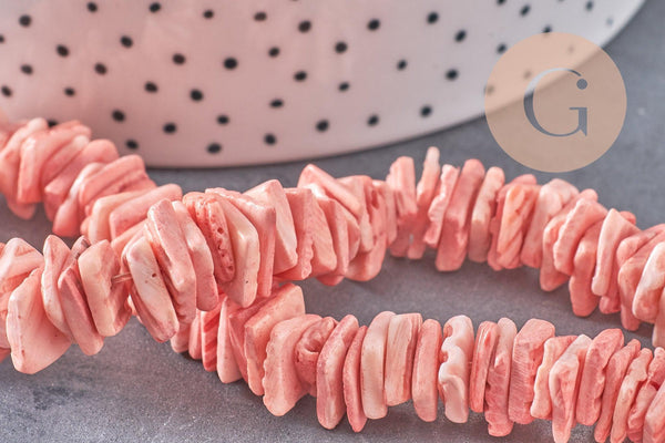 Perles chips coquillage naturel teinté en rose 15mm, fil de 40cm, x1 (G0147)