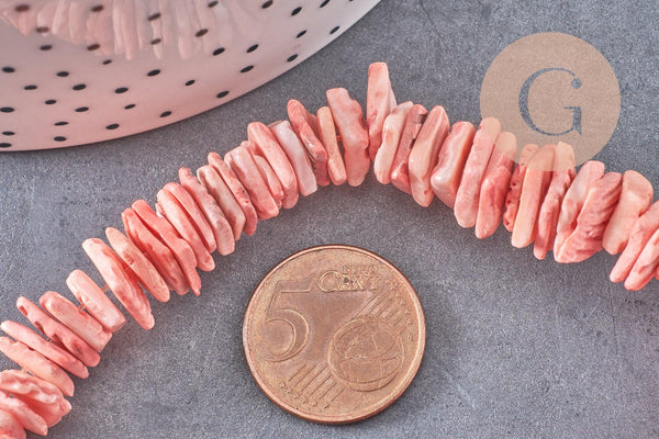 Perles chips coquillage naturel teinté en rose 15mm, fil de 40cm, x1 (G0147)