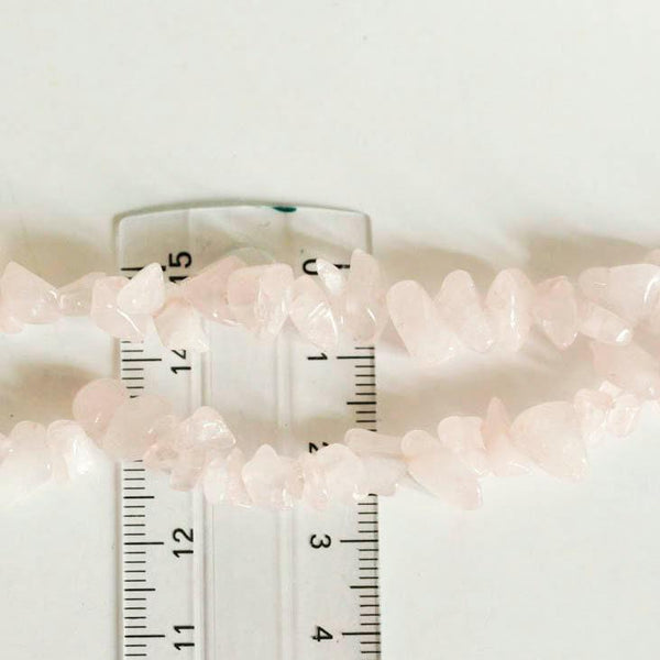 Perles chips quartz rose naturel fil de 90cm, x1 (G2107)