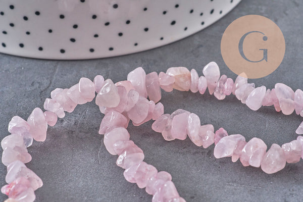 Perles chips quartz rose naturel fil de 90cm, x1 (G2107)