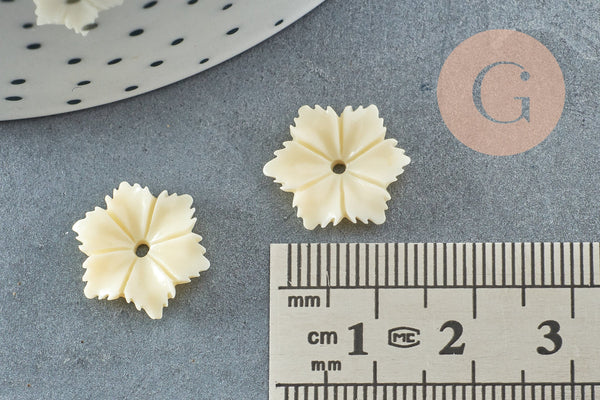 Perles fleur résine blanche écru,une perle fleur DIY ,16mm, x5 (G4999)