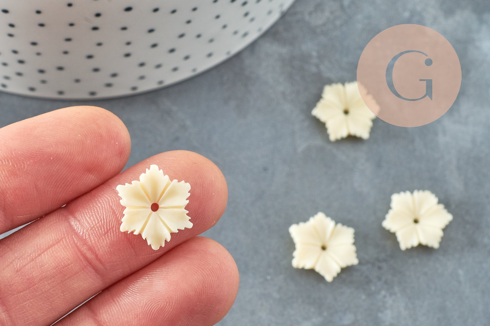 Perles fleur résine blanche écru,une perle fleur DIY ,16mm, x5 (G4999)
