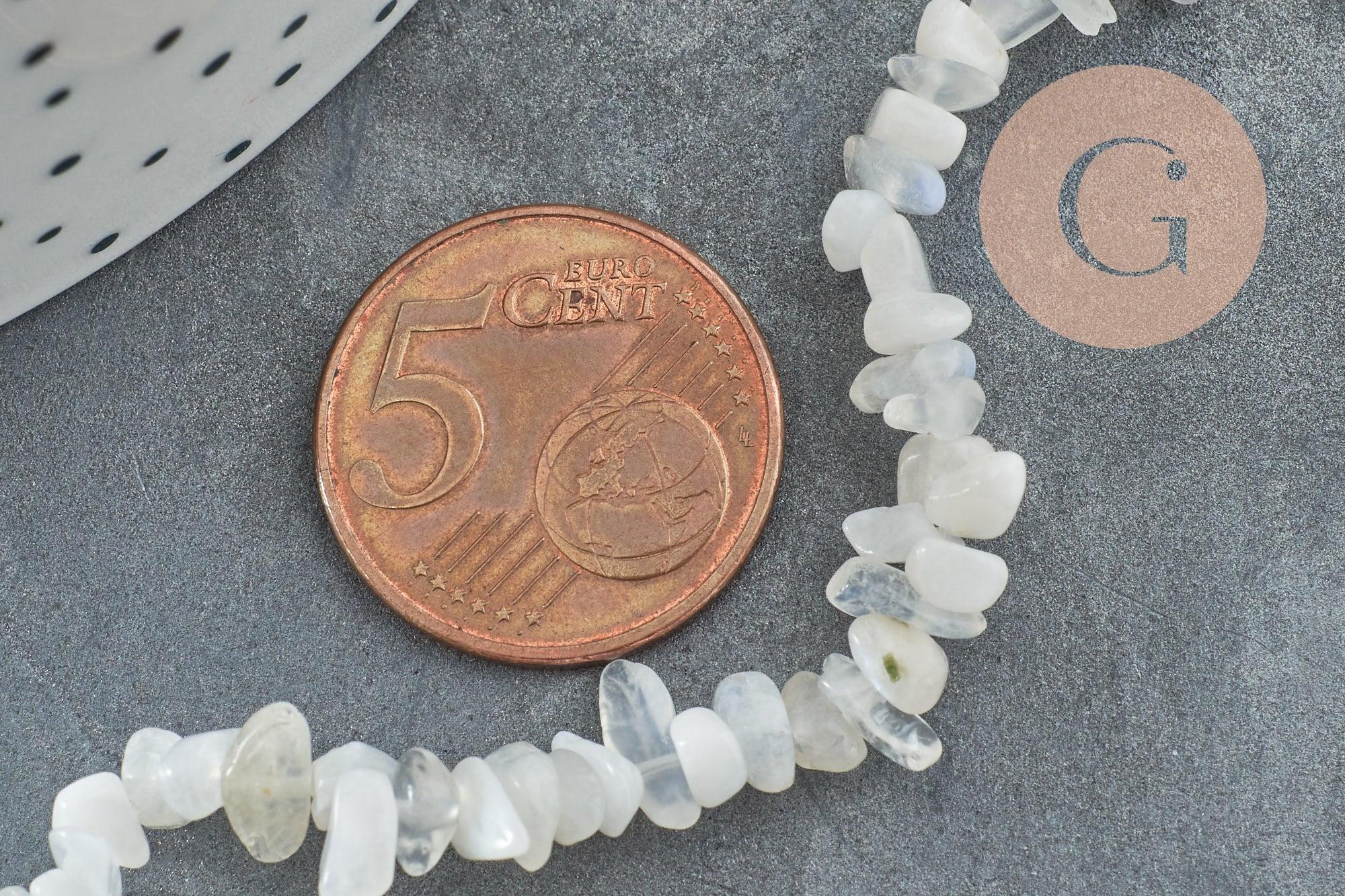 Perles nugget pierre de lune naturelle 3-13mm, x1 fil de 85cm (G2130)