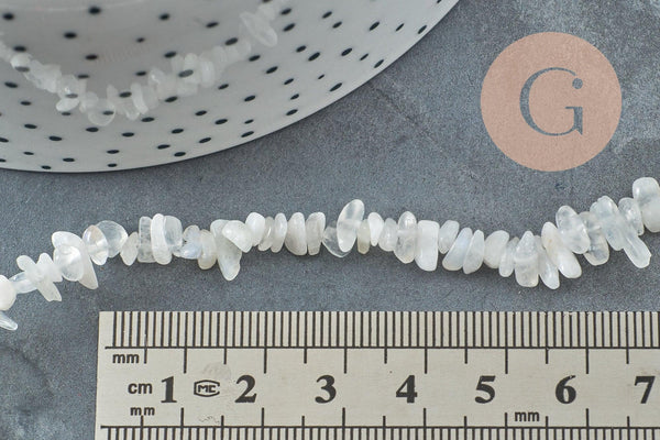 Perles nugget pierre de lune naturelle 3-13mm, x1 fil de 85cm (G2130)