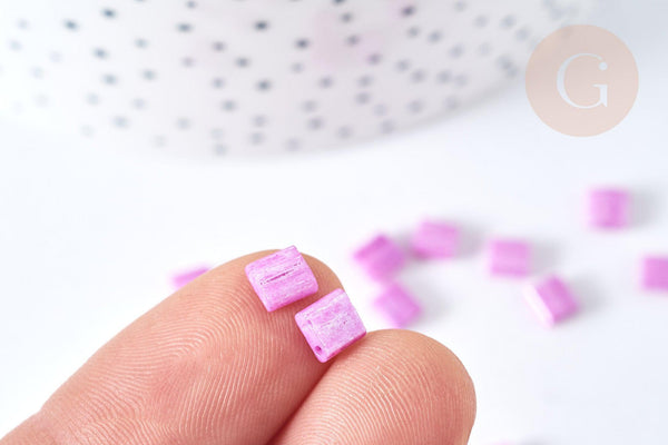 Perles rocailles carrées en verre rose lila 4.5mm 2 trous x 50 (G7484)