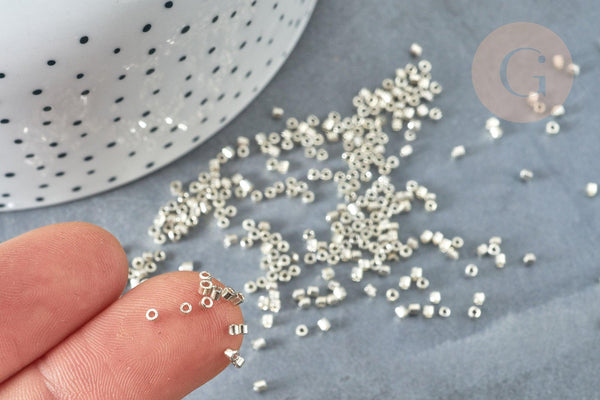 Perles rocailles verre cylindrique gris métallisé façon Delica Miyuki Lined Crystal, x1 sachet de 8g (G8168)