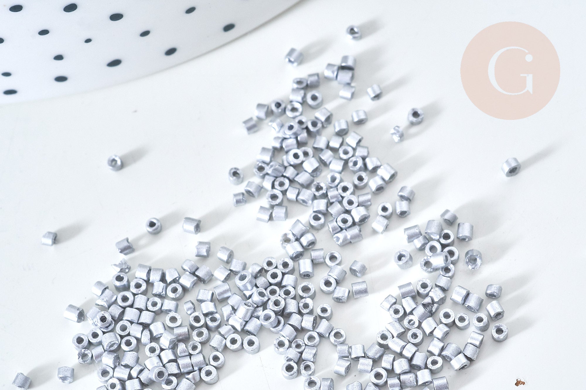 Perles tube argent métallisé mat façon Delica miyuki, x1 Sachet 8g (G7852)