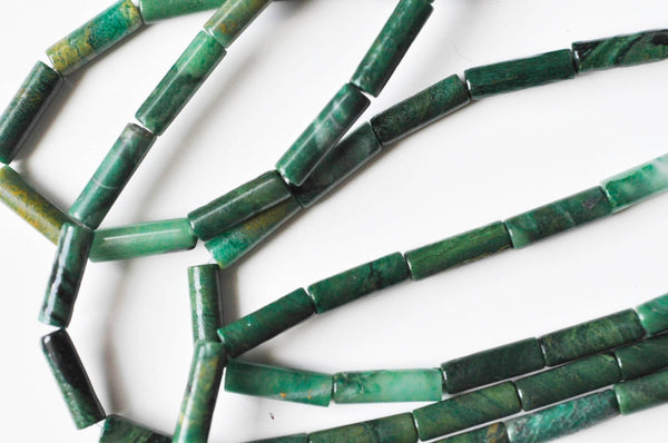 Perles tube jade africain vert naturel 11-15mm, x1 fil de 38cm (G5616)