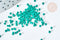 Perles tube verre vert façon Delica miyuki, x1 sachet de 8g (G7780)