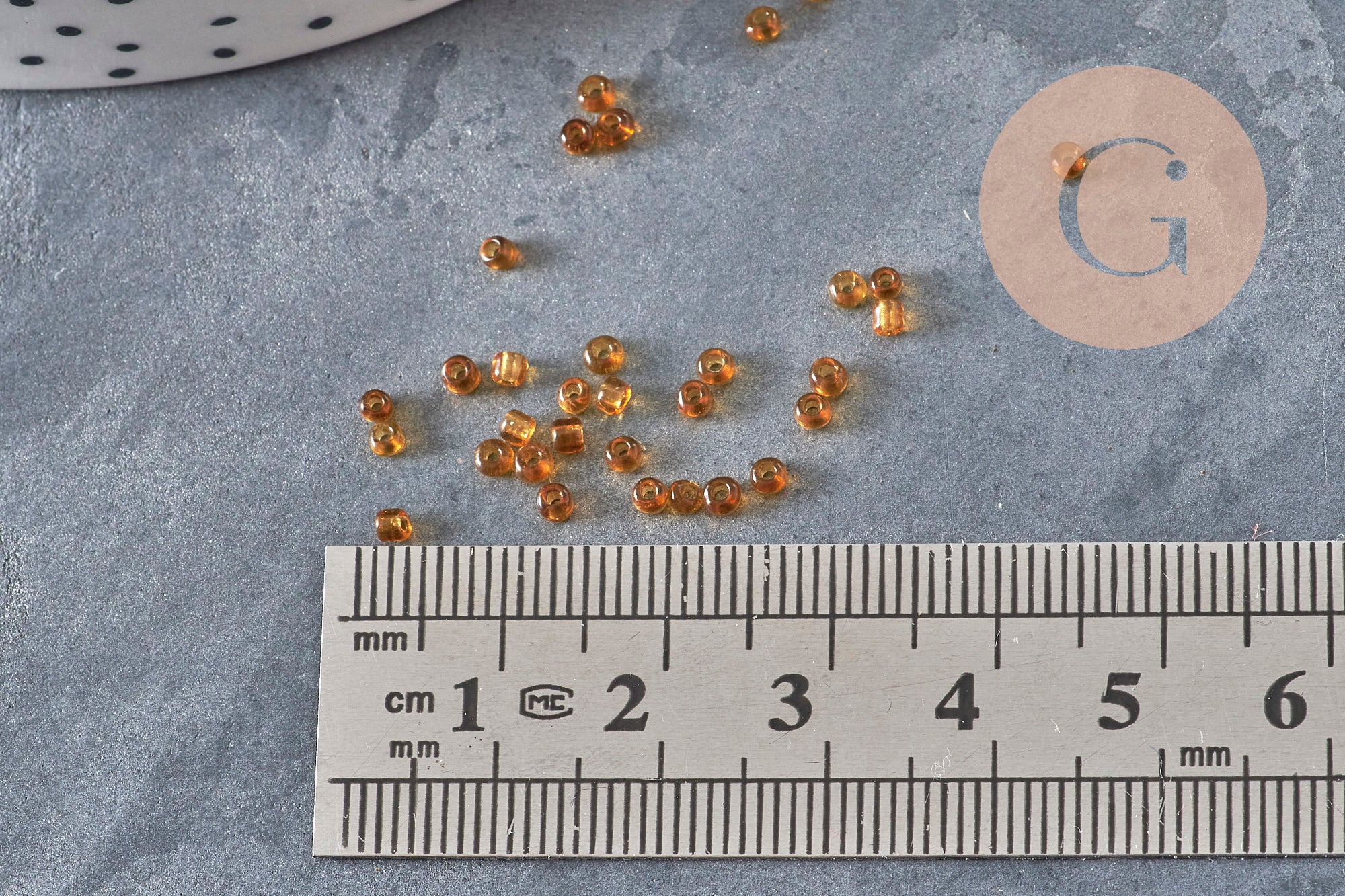 Pequeñas cuentas de rocalla doradas transparentes de 2mm, x 10gr (G11267)