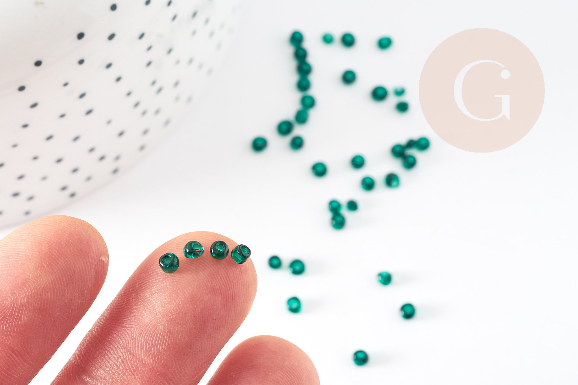 Petite perles de rocaille vert foncé 2.5mm, x 10gr (G5374)