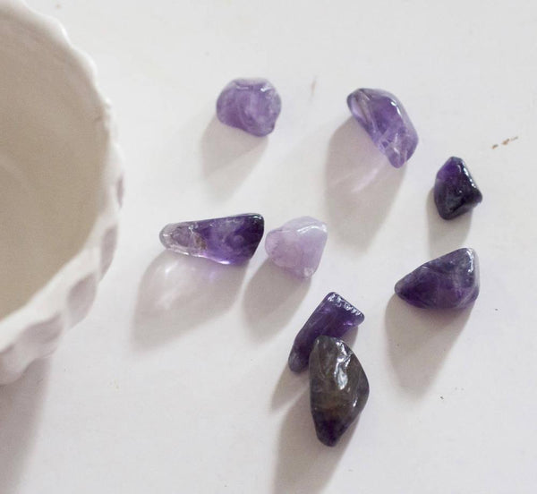 Pierre améthyste naturelle brute roulée, x20gr (G0236)