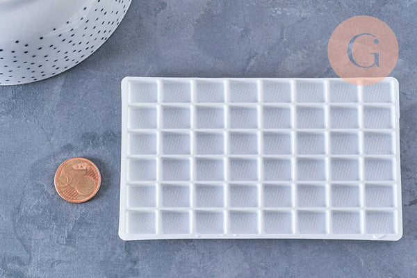 Plateau rectangulaire plastique blanc pour trier les perles 127mm, triage & rangement des perles, 48 compartiments, x1 G6864